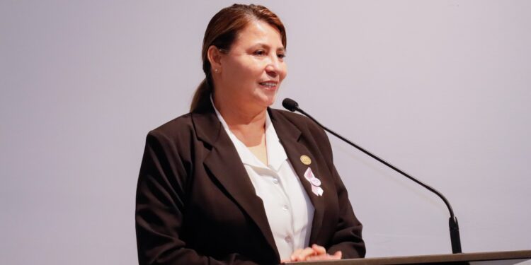 Presentan en el congreso del estado el libro “VOLUMEN PRIMERO, SEGUNDO Y TERCERO. LATINAS 100”.