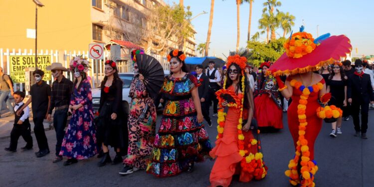 Inaugura IMCA Cajeme el festival de las calacas 2024 con un colorido y tradicional desfile