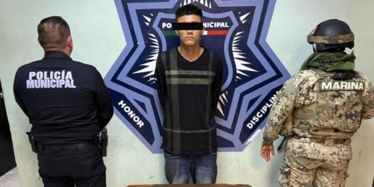 SSPM Y MARINA capturan a dos por portación de arma de fuego y delito contra la salud
