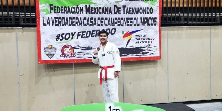 Triunfan estudiantes de Itesca en competencia estatal de ajedrez y tae kwon do