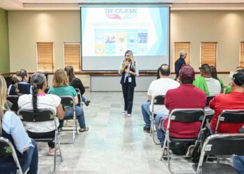 Psicólogas y psicólogos de CIFA imparten conferencia  “HABILIDADES PARA LA VIDA” a personal de DIF Cajeme