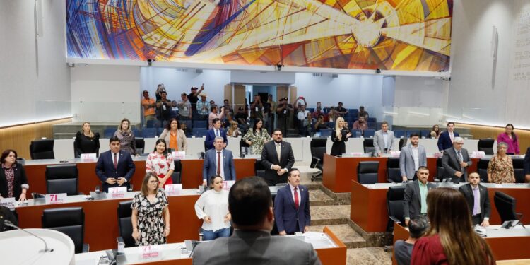 Aprueban reforma para protección y cuidado animal.