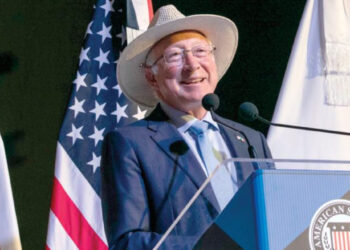 Define Gobierno trato con embajador de EU vía Cancillería