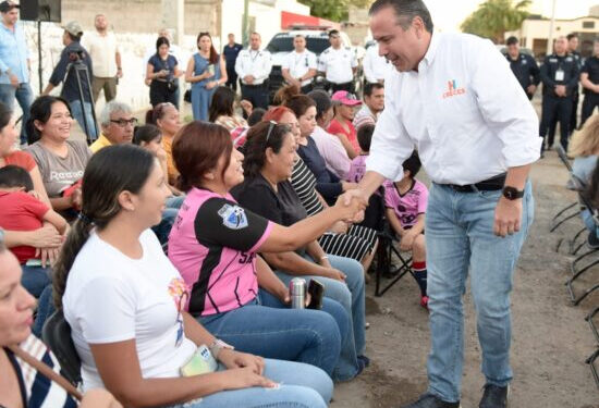 Cumple Alcalde a familias de San Bosco con Centro de Respuesta Inmediata