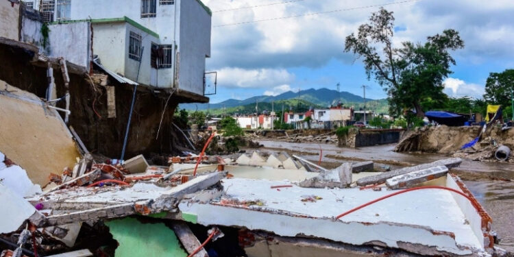 Mil 500 trabajadores del gobierno federal apoyan en limpieza en Acapulco