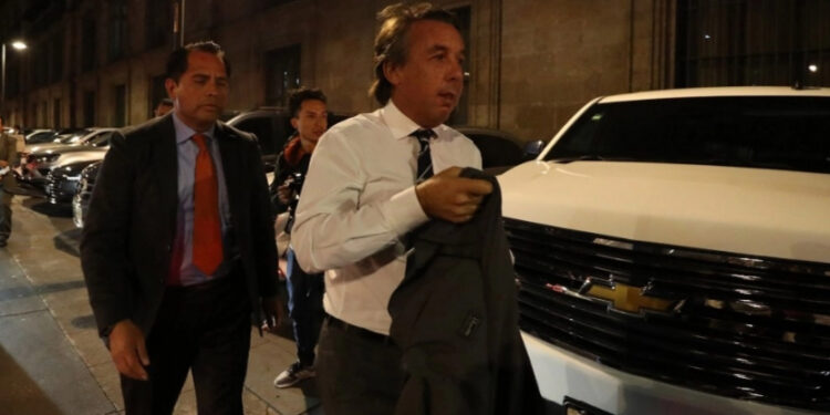 Investigado por EU, Azcárraga deja el mando de Televisa