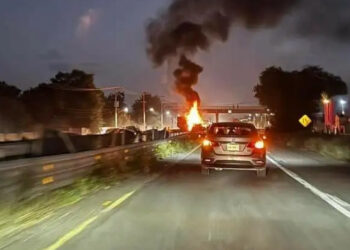 Con camiones incendiados bloquean carreteras en Aguascalientes