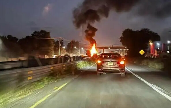 Con camiones incendiados bloquean carreteras en Aguascalientes