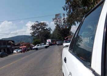 Bloquean vialidades en Michoacán por asesinato de profesora