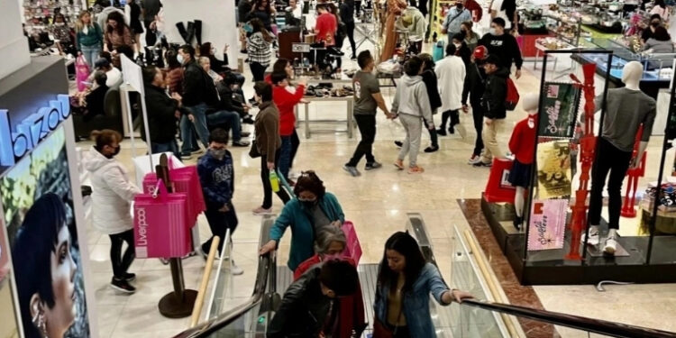 Consumo privado cayó 0.1% en septiembre, reporta Inegi
