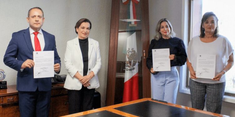 Dolores del Río toma protesta a nuevos titulares en la Contraloría General