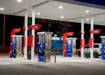 Reportan falta de gasolina en Florida en medio de evacuación por el huracán «Milton»