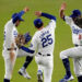 Dodgers vencen a Yanquis y aumentan ventaja en Serie Mundial