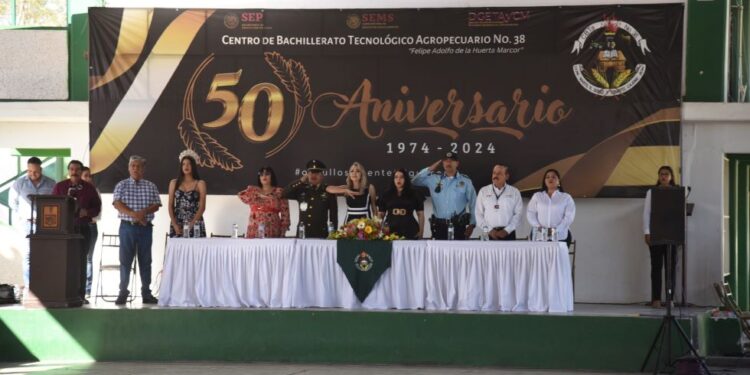 Reconoce ayuntamiento al centro de bachillerato TECNOLÓGICO Y AGROPECUARIO #38 por su 50 aniversario