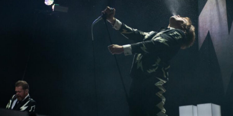 The Hives ofrece un explosivo show