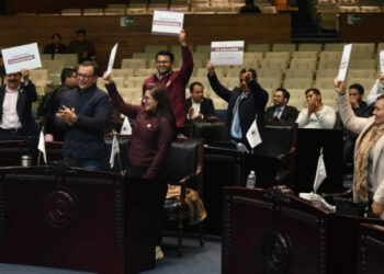 En menos de 12 horas, 10 congresos locales avalan «supremacía constitucional»