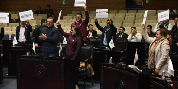 En menos de 12 horas, 10 congresos locales avalan «supremacía constitucional»