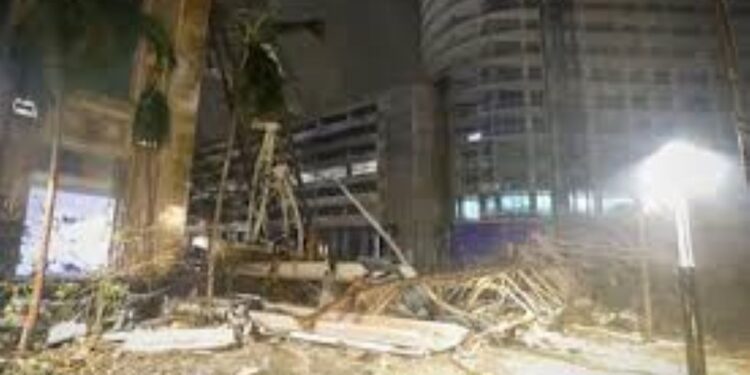 Huracán ‘Milton’ baja a categoría 2 tras llegar a Florida; causa inundaciones en Tampa