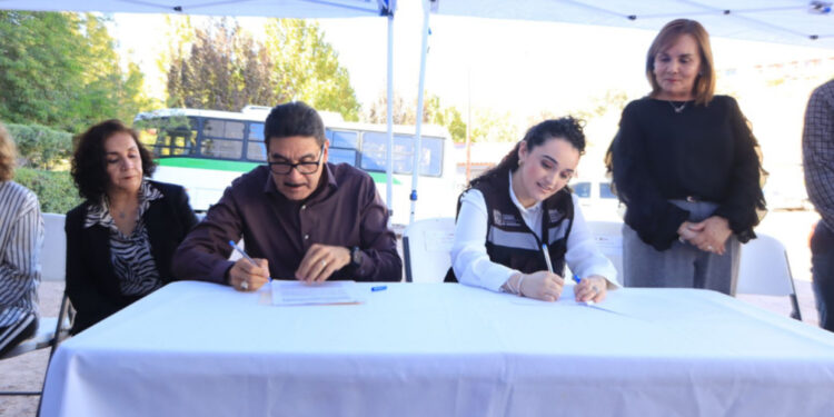 Recibe Alcalde equipo para la higiene de los migrantes