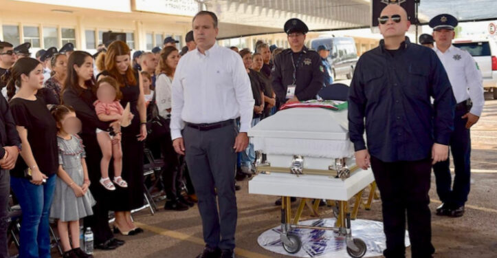 Participa Antonio Astiazarán en homenaje póstumo al agente Jesús Edgardo Valenzuela Soqui