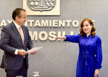 Toma protesta Antonio Astiazarán a directora de DIF Hermosillo