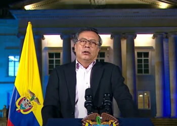 Sheinbaum se solidariza con Petro ante investigación en su contra