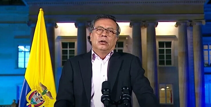 Sheinbaum se solidariza con Petro ante investigación en su contra