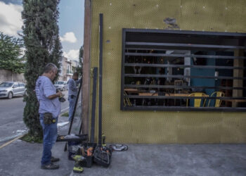 Atacan tienda de conveniencia en Culiacán; se llevan mercancía