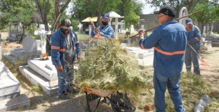 Lleva Servicios Públicos avance de 55 por ciento en limpieza de panteones