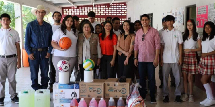 Visita la Dra. Blanca Valenzuela el Telebachillerato Comunitario de Mesa del Seri.