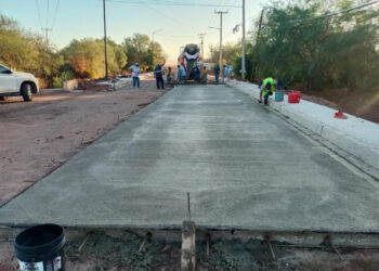 Avanza Ayuntamiento de Guaymas con trabajos de pavimentación en el acceso a ITSON Guaymas