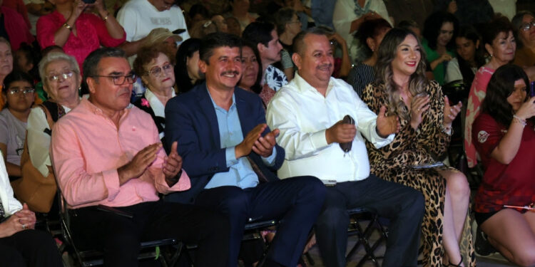 Celebra Casa Club de Isssteson aniversario 34 con gran concierto