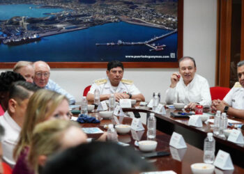Con modernización del Puerto de Guaymas Gobernador Durazo afianza relación comercial Sonora-Estados Unidos