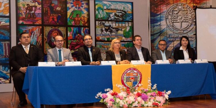 Destaca Elías Retes impacto del X Simposio Nacional de Biomedicina y salud  en la UNISON
