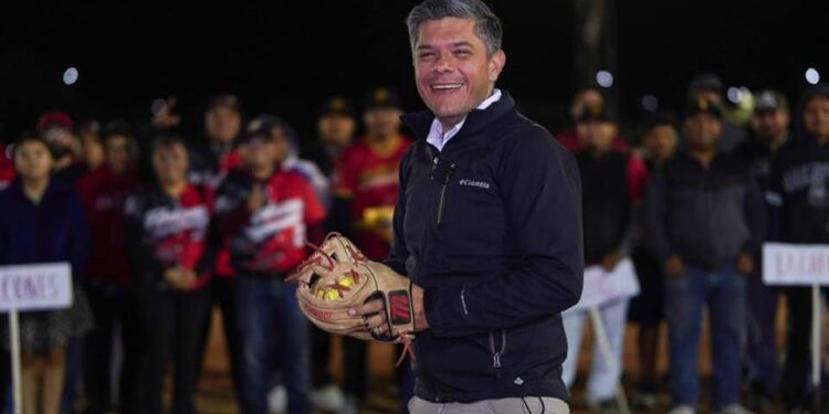 El alcalde ‘Beto’ Vázquez inaugura Ligas Municipales de Softbol de Huatabampo