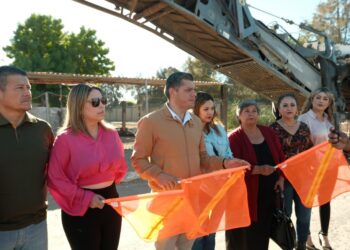 Da banderazo ‘Beto’ Vázquez a obra de recarpeteo de calle Matamoros
