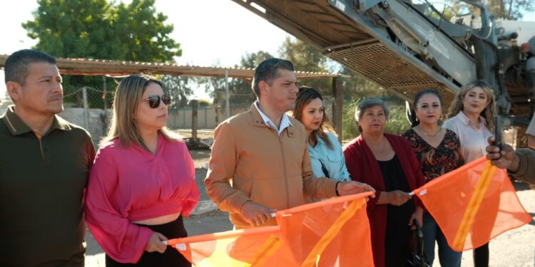 Da banderazo ‘Beto’ Vázquez a obra de recarpeteo de calle Matamoros