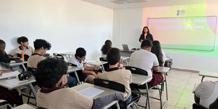 Lleva Ayuntamiento de Guaymas pláticas de “orientación vocacional” y “adicciones”.