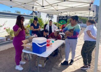 Brinda Ayuntamiento de Guaymas servicios médicos en Fraccionamiento Perla Marina.