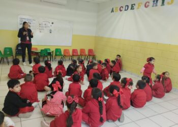 Lleva Ayuntamiento de Guaymas pláticas a escuelas