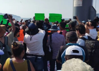 En Acapulco exigen prestadores de servicios reactivar la economía