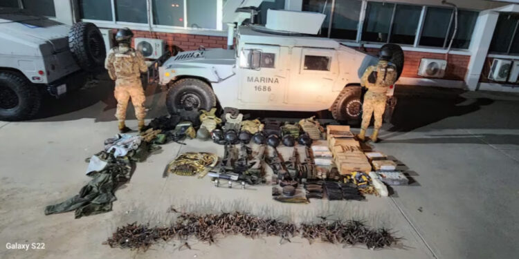 Asegura Marina armas y equipo táctico en Sinaloa