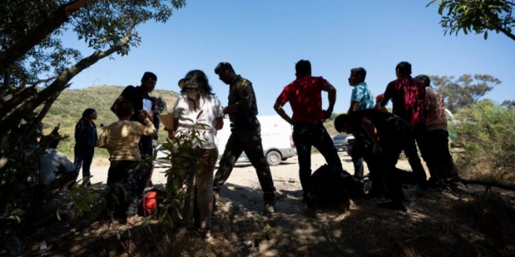 Bajan cruces de indocumentados, dice la Agencia de Aduanas de EU