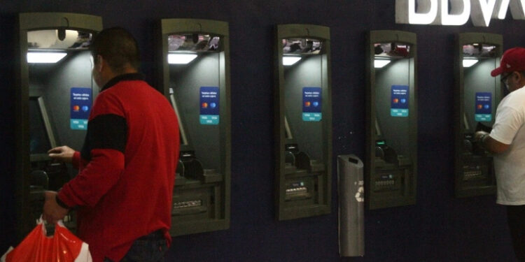 Bancos no abren este lunes, operaciones se pueden hacer por aplicaciones