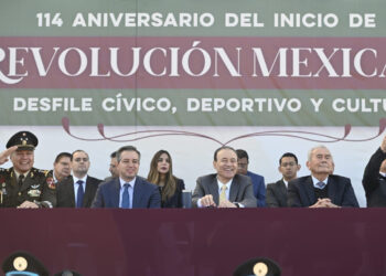 Gobernador Durazo acompaña a 5 mil jóvenes en el desfile por el 114 aniversario de la Revolución Mexicana
