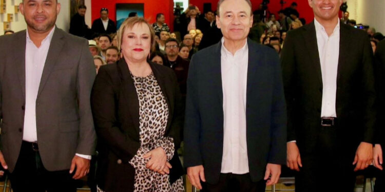 Gobernador Durazo deslumbra con más de 750 artistas de lujo en 40 aniversario de FAOT