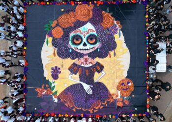 Disfrutan hermosillenses y visitantes el colorido VI Festival Tradicional de Día de Muertos