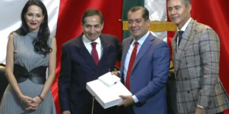 Rogelio Ramírez de la O entrega a Cámara de Diputados el Paquete Económico 2025