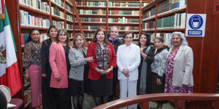 Reconoce Congreso del Estado a luchadoras sociales con la entrega de la presea del poderío de las mujeres sonorenses 2024.