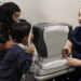 Ofrecen examen de la vista a niños de estancias infantiles del DIF